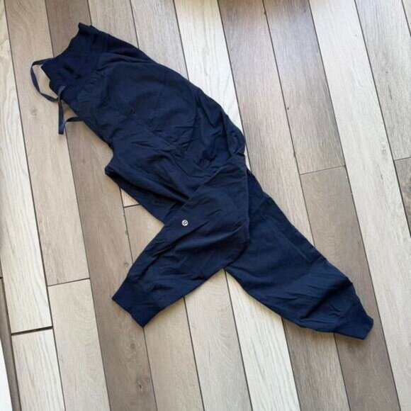 Navy lululemon joggers with pockets - Picture 1 of 6
